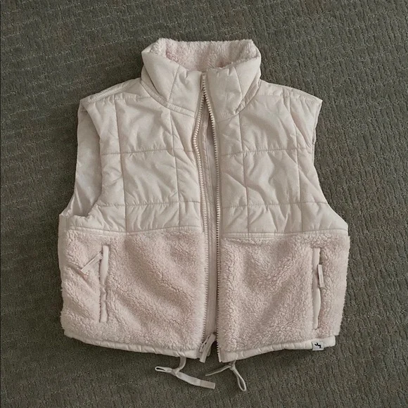 Women’s Cropped Cream Quilted Vest - Picture 2 of 2